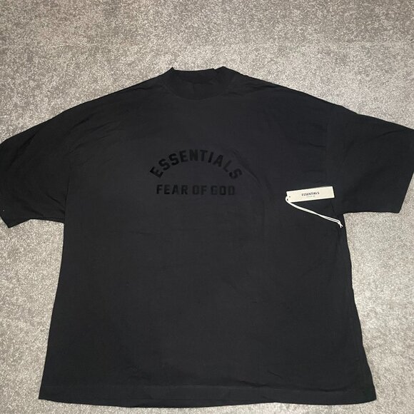 Essential T-Shirt ( NEW) not USED All Black - Picture 1 of 3